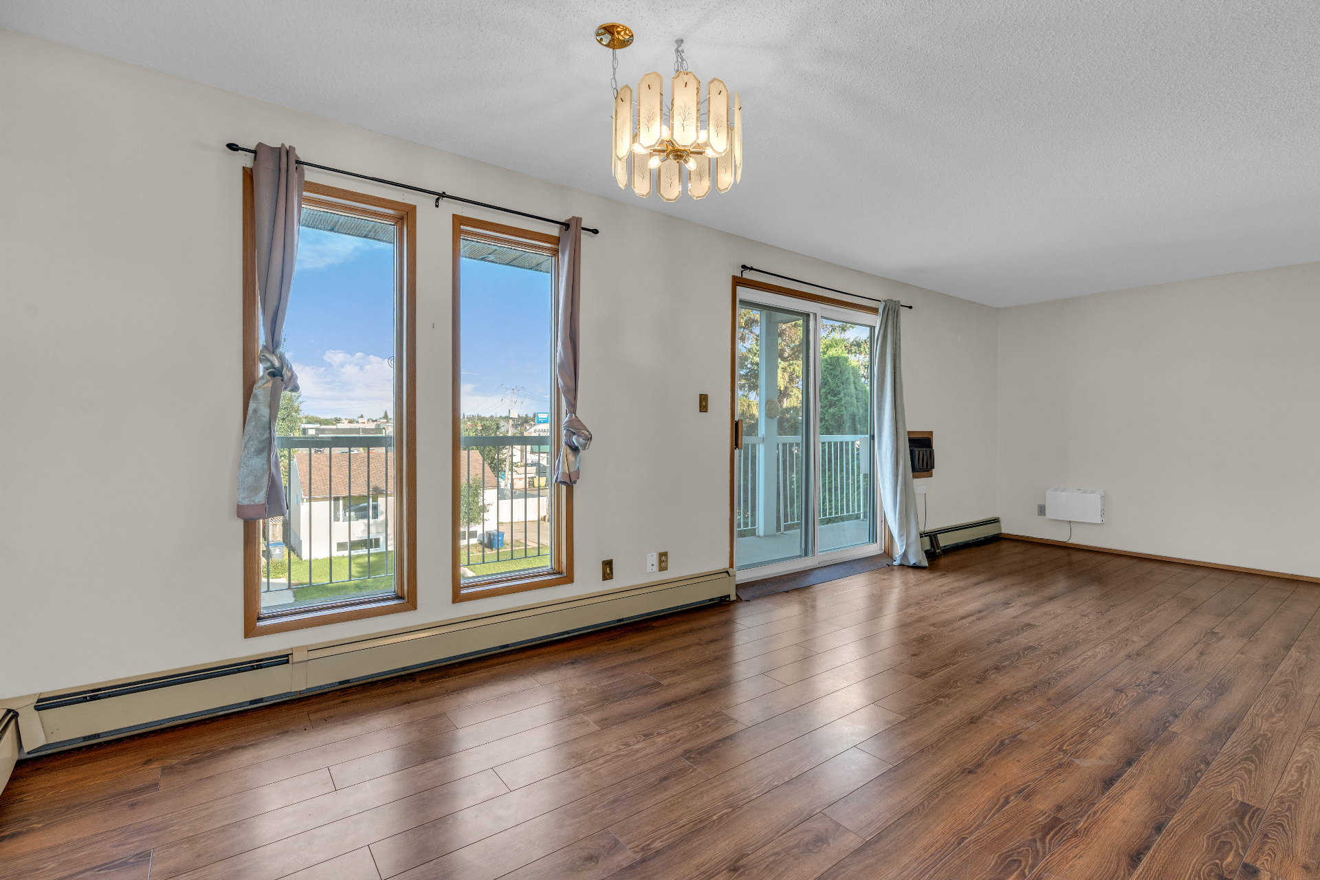 8街Superstore两房电梯公寓出售,带地下车库——林与唐地产 - 2